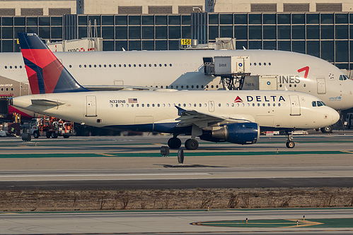 Delta Air Lines Airbus A319-100 N328NB at Los Angeles International Airport (KLAX/LAX)