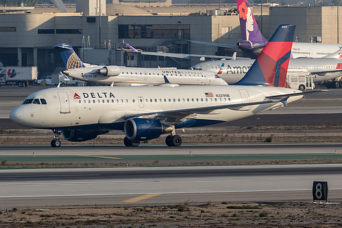 Delta Air Lines Airbus A319-100 N329NB at Los Angeles International Airport (KLAX/LAX)