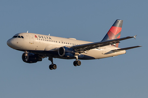 Delta Air Lines Airbus A319-100 N337NB at Los Angeles International Airport (KLAX/LAX)