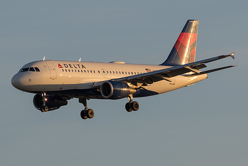 Delta Air Lines Airbus A319-100 N338NB at Los Angeles International Airport (KLAX/LAX)
