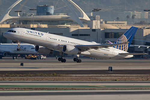 United Airlines Boeing 757-200 N34137 at Los Angeles International Airport (KLAX/LAX) United Airlines Boeing 757-200 N34137 at Los Angeles International Airport (KLAX/LAX)