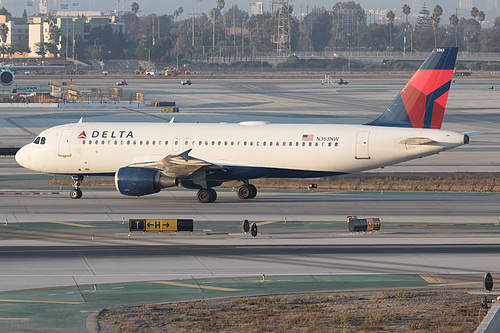 Delta Air Lines Airbus A320-200 N363NW at Los Angeles International Airport (KLAX/LAX)