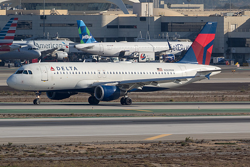 Delta Air Lines Airbus A320-200 N369NW at Los Angeles International Airport (KLAX/LAX)