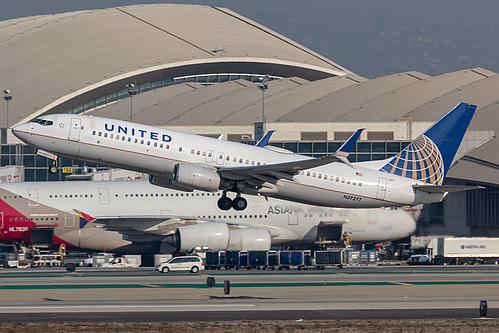 United Airlines Boeing 737-800 N37277 at Los Angeles International Airport (KLAX/LAX) United Airlines Boeing 737-800 N37277 at Los Angeles International Airport (KLAX/LAX)