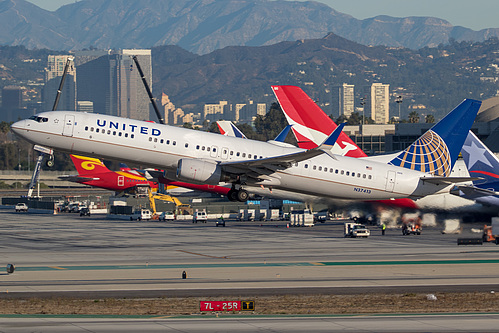 United Airlines Boeing 737-900ER N37413 at Los Angeles International Airport (KLAX/LAX) United Airlines Boeing 737-900ER N37413 at Los Angeles International Airport (KLAX/LAX)