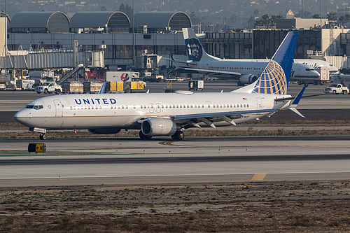 United Airlines Boeing 737-900ER N37427 at Los Angeles International Airport (KLAX/LAX) United Airlines Boeing 737-900ER N37427 at Los Angeles International Airport (KLAX/LAX)