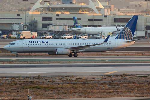 United Airlines Boeing 737-900ER N37427 at Los Angeles International Airport (KLAX/LAX) United Airlines Boeing 737-900ER N37427 at Los Angeles International Airport (KLAX/LAX)