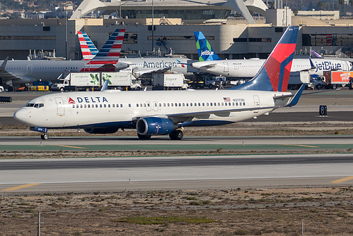 Delta Air Lines Boeing 737-800 N3773D at Los Angeles International Airport (KLAX/LAX)