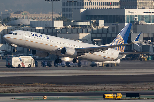 United Airlines Boeing 737-900ER N38417 at Los Angeles International Airport (KLAX/LAX) United Airlines Boeing 737-900ER N38417 at Los Angeles International Airport (KLAX/LAX)