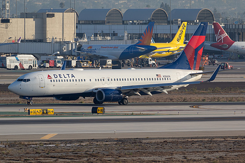 Delta Air Lines Boeing 737-800 N386DA at Los Angeles International Airport (KLAX/LAX)