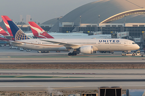 United Airlines Boeing 787-9 N38955 at Los Angeles International Airport (KLAX/LAX)