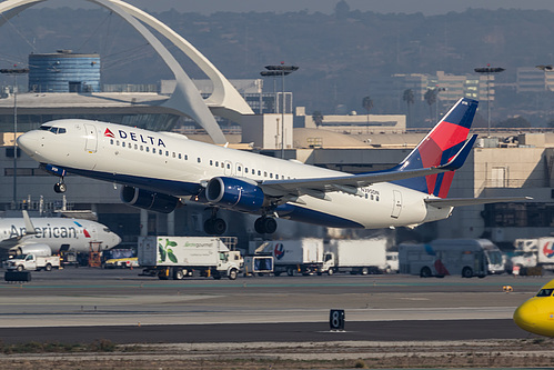 Delta Air Lines Boeing 737-800 N395DN at Los Angeles International Airport (KLAX/LAX)