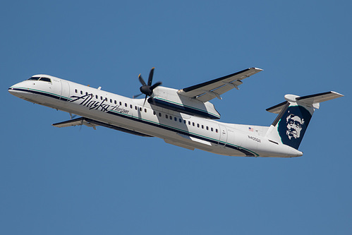 Horizon Air DHC Dash-8-400 N405QX at Los Angeles International Airport (KLAX/LAX)