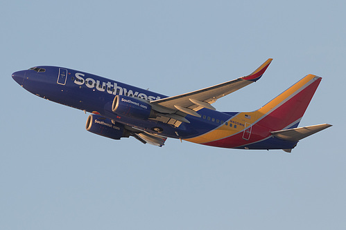 Southwest Airlines Boeing 737-700 N405WN at Los Angeles International Airport (KLAX/LAX)
