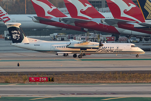 Horizon Air DHC Dash-8-400 N410QX at Los Angeles International Airport (KLAX/LAX)