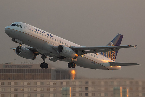 United Airlines Airbus A320-200 N448UA at Los Angeles International Airport (KLAX/LAX)