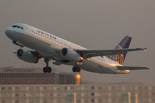 United Airlines Airbus A320-200 N448UA at Los Angeles International Airport (KLAX/LAX) United Airlines Airbus A320-200 N448UA at Los Angeles International Airport (KLAX/LAX)