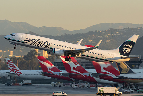 Alaska Airlines Boeing 737-900ER N467AS at Los Angeles International Airport (KLAX/LAX)