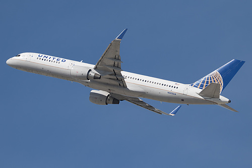 United Airlines Boeing 757-200 N502UA at Los Angeles International Airport (KLAX/LAX) United Airlines Boeing 757-200 N502UA at Los Angeles International Airport (KLAX/LAX)