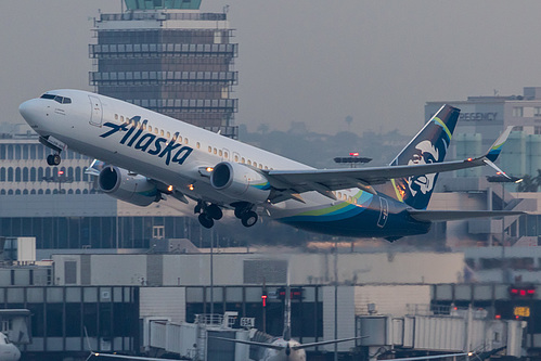 Alaska Airlines Boeing 737-800 N518AS at Los Angeles International Airport (KLAX/LAX)