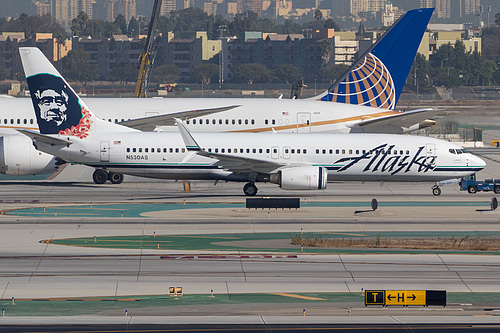 Alaska Airlines Boeing 737-800 N530AS at Los Angeles International Airport (KLAX/LAX)