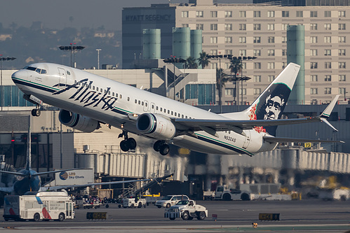 Alaska Airlines Boeing 737-800 N532AS at Los Angeles International Airport (KLAX/LAX)