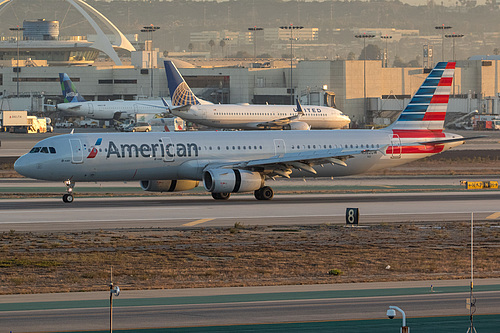 American Airlines Airbus A321-200 N562UW at Los Angeles International Airport (KLAX/LAX)