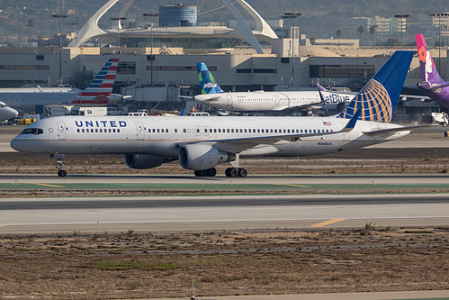 United Airlines Boeing 757-200 N568UA at Los Angeles International Airport (KLAX/LAX)