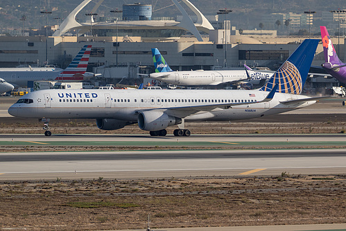 United Airlines Boeing 757-200 N568UA at Los Angeles International Airport (KLAX/LAX) United Airlines Boeing 757-200 N568UA at Los Angeles International Airport (KLAX/LAX)