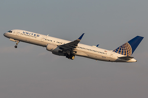 United Airlines Boeing 757-200 N57111 at Los Angeles International Airport (KLAX/LAX)