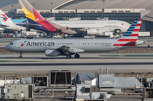 American Airlines Airbus A321-200 N573UW at Los Angeles International Airport (KLAX/LAX) American Airlines Airbus A321-200 N573UW at Los Angeles International Airport (KLAX/LAX)