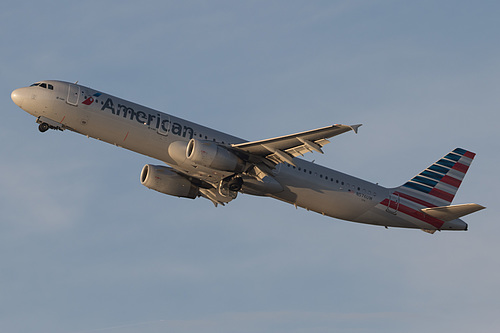 American Airlines Airbus A321-200 N576UW at Los Angeles International Airport (KLAX/LAX) American Airlines Airbus A321-200 N576UW at Los Angeles International Airport (KLAX/LAX)