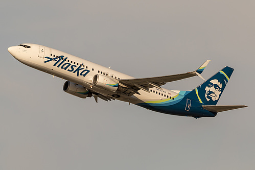 Alaska Airlines Boeing 737-800 N577AS at Los Angeles International Airport (KLAX/LAX)