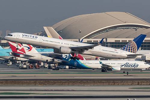 United Airlines Boeing 757-300 N57870 at Los Angeles International Airport (KLAX/LAX) United Airlines Boeing 757-300 N57870 at Los Angeles International Airport (KLAX/LAX)