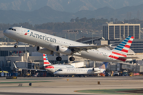 American Airlines Airbus A321-200 N581UW at Los Angeles International Airport (KLAX/LAX)