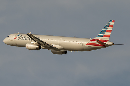 American Airlines Airbus A321-200 N585UW at Los Angeles International Airport (KLAX/LAX) American Airlines Airbus A321-200 N585UW at Los Angeles International Airport (KLAX/LAX)