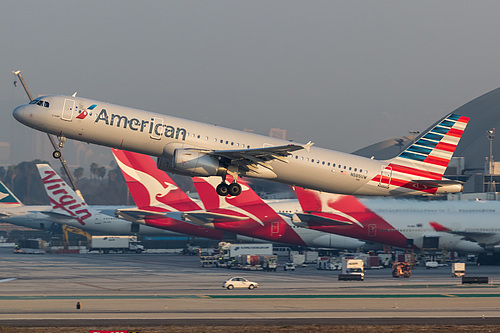 American Airlines Airbus A321-200 N585UW at Los Angeles International Airport (KLAX/LAX) American Airlines Airbus A321-200 N585UW at Los Angeles International Airport (KLAX/LAX)
