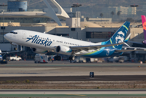 Alaska Airlines Boeing 737-800 N586AS at Los Angeles International Airport (KLAX/LAX) Alaska Airlines Boeing 737-800 N586AS at Los Angeles International Airport (KLAX/LAX)