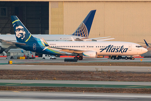 Alaska Airlines Boeing 737-800 N586AS at Los Angeles International Airport (KLAX/LAX)