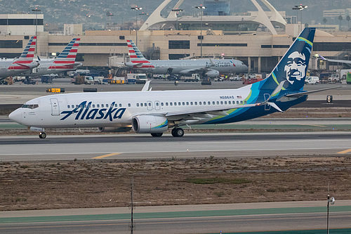 Alaska Airlines Boeing 737-800 N586AS at Los Angeles International Airport (KLAX/LAX)