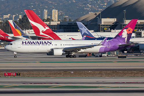 Hawaiian Airlines Boeing 767-300ER N588HA at Los Angeles International Airport (KLAX/LAX)