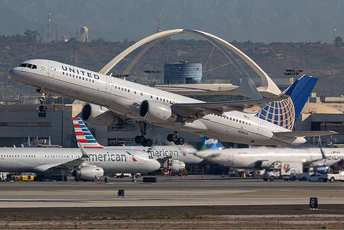 United Airlines Boeing 757-200 N589UA at Los Angeles International Airport (KLAX/LAX) United Airlines Boeing 757-200 N589UA at Los Angeles International Airport (KLAX/LAX)