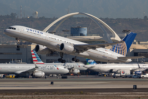 United Airlines Boeing 757-200 N589UA at Los Angeles International Airport (KLAX/LAX)