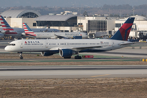 Delta Air Lines Boeing 757-200 N679DA at Los Angeles International Airport (KLAX/LAX) Delta Air Lines Boeing 757-200 N679DA at Los Angeles International Airport (KLAX/LAX)