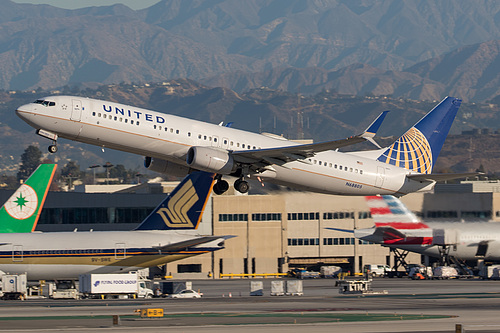 United Airlines Boeing 737-900ER N68805 at Los Angeles International Airport (KLAX/LAX)