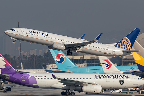 United Airlines Boeing 737-900ER N68880 at Los Angeles International Airport (KLAX/LAX)