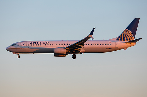 United Airlines Boeing 737-900ER N69806 at Los Angeles International Airport (KLAX/LAX)