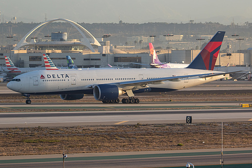 Delta Air Lines Boeing 777-200LR N710DN at Los Angeles International Airport (KLAX/LAX)