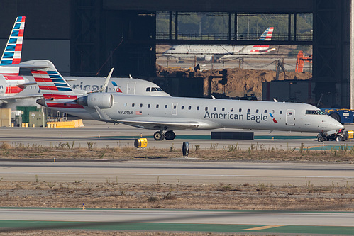 SkyWest Airlines Canadair CRJ-700 N724SK at Los Angeles International Airport (KLAX/LAX)