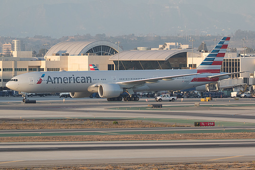 American Airlines Boeing 777-300ER N736AT at Los Angeles International Airport (KLAX/LAX)